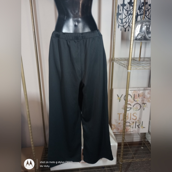 Sweat Pants. Hurley. Black. Wide-Leg. Size: LG. - Picture 4 of 7